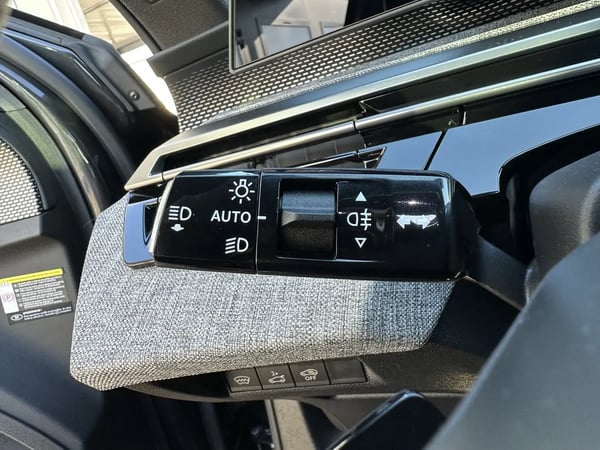 Photo de la voiture PEUGEOT 5008 Hybrid 136 e-DCS6 GT