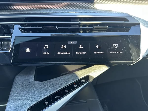 Photo de la voiture PEUGEOT 5008 Hybrid 136 e-DCS6 GT