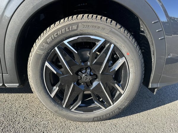 Photo de la voiture PEUGEOT 5008 Hybrid 136 e-DCS6 GT