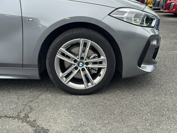 Photo de la voiture BMW SERIE 1 F40 118d 150 ch BVA8 M Sport