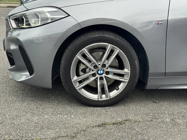 Photo de la voiture BMW SERIE 1 F40 118d 150 ch BVA8 M Sport