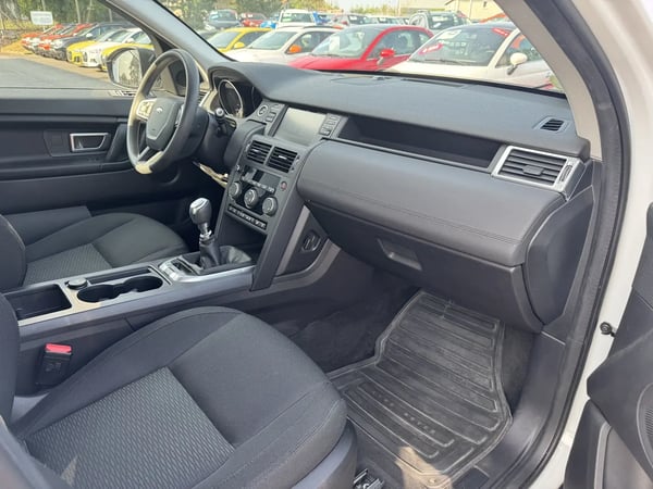 Photo de la voiture LAND ROVER DISCOVERY SPORT Mark II TD4 150ch Pure