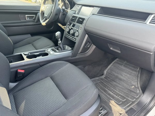 Photo de la voiture LAND ROVER DISCOVERY SPORT Mark II TD4 150ch Pure