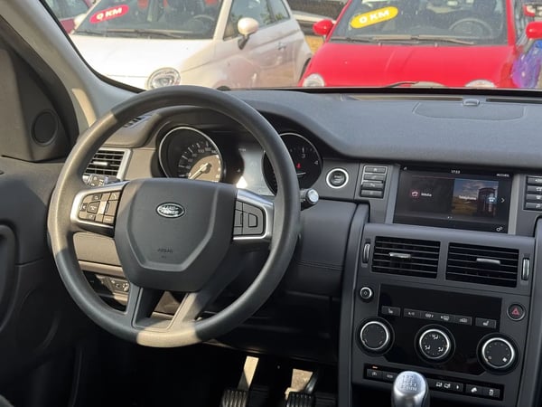 Photo de la voiture LAND ROVER DISCOVERY SPORT Mark II TD4 150ch Pure
