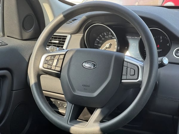 Photo de la voiture LAND ROVER DISCOVERY SPORT Mark II TD4 150ch Pure