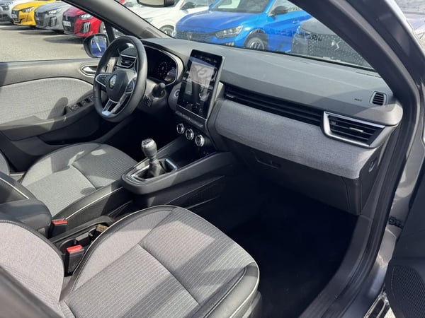 Photo de la voiture RENAULT CLIO V TCe 90 Techno