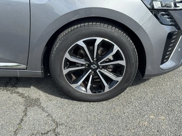 Photo de la voiture RENAULT CLIO V TCe 90 Techno