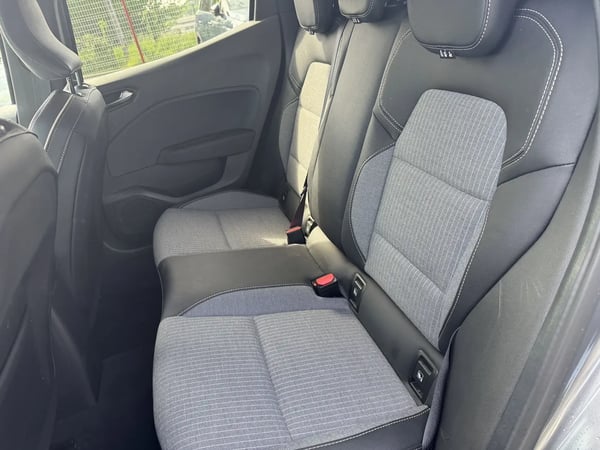 Photo de la voiture RENAULT CLIO V TCe 90 Techno