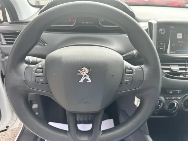 Photo de la voiture PEUGEOT 208 1.6 BlueHDi 75ch BVM5 Active