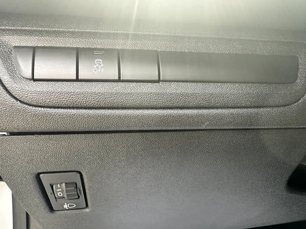 Photo de la voiture PEUGEOT 208 1.6 BlueHDi 75ch BVM5 Active