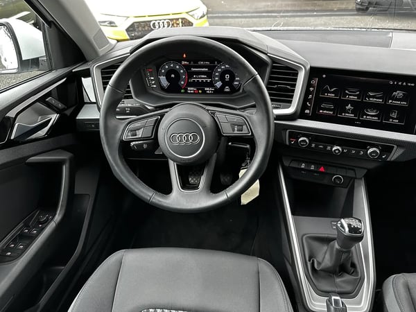 Photo de la voiture AUDI A1 ALLSTREET 30 TFSI 110 ch BVM6 Design