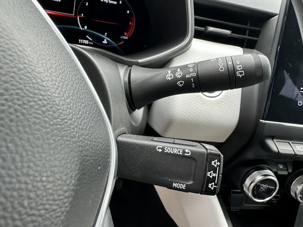 Photo de la voiture RENAULT CLIO V TCe 90 Techno
