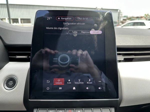 Photo de la voiture RENAULT CLIO V TCe 90 Techno