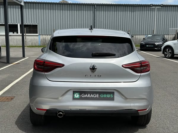 Photo de la voiture RENAULT CLIO V TCe 90 Techno