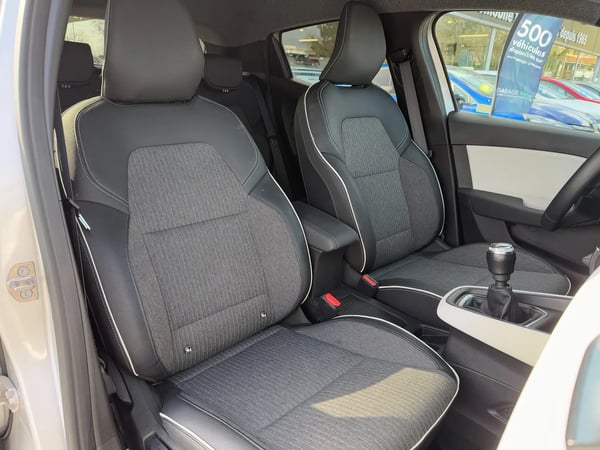 Photo de la voiture RENAULT CLIO V TCe 90 Techno