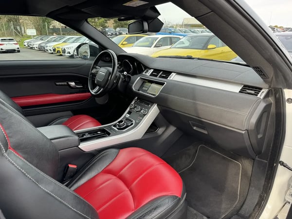 Photo de la voiture LAND ROVER RANGE ROVER EVOQUE CABRIOLET TD4 150 BVA SE Dynamic