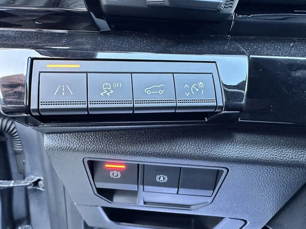 Photo de la voiture RENAULT AUSTRAL E-Tech hybrid 200 Iconic esprit Alpine