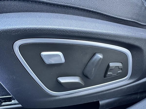 Photo de la voiture RENAULT AUSTRAL E-Tech hybrid 200 Iconic esprit Alpine