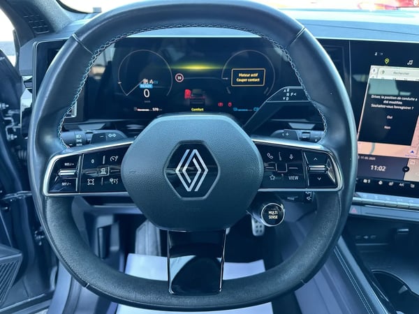 Photo de la voiture RENAULT AUSTRAL E-Tech hybrid 200 Iconic esprit Alpine