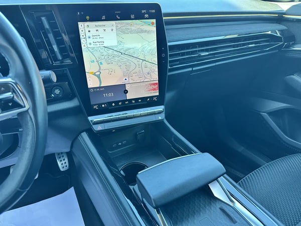Photo de la voiture RENAULT AUSTRAL E-Tech hybrid 200 Iconic esprit Alpine