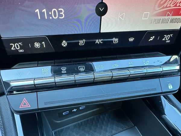 Photo de la voiture RENAULT AUSTRAL E-Tech hybrid 200 Iconic esprit Alpine