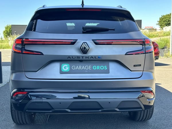 Photo de la voiture RENAULT AUSTRAL E-Tech hybrid 200 Iconic esprit Alpine