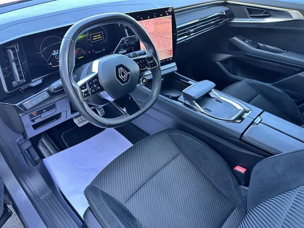 Photo de la voiture RENAULT AUSTRAL E-Tech hybrid 200 Iconic esprit Alpine