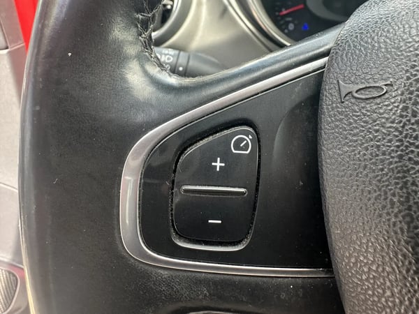 Photo de la voiture RENAULT CAPTUR dCi 110 Energy Iridium