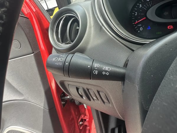 Photo de la voiture RENAULT CAPTUR dCi 110 Energy Iridium