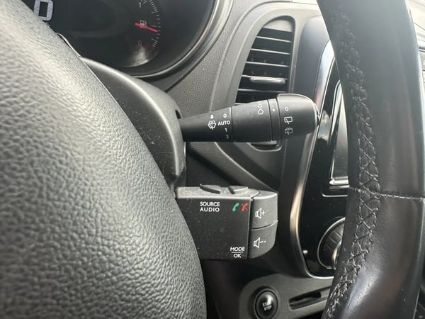Photo de la voiture RENAULT CAPTUR dCi 110 Energy Iridium