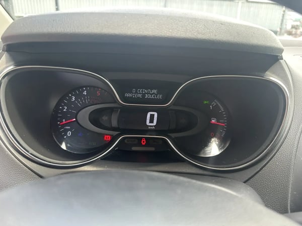 Photo de la voiture RENAULT CAPTUR dCi 110 Energy Iridium