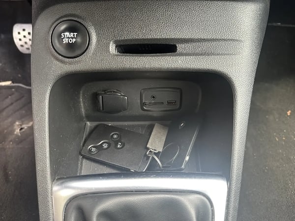 Photo de la voiture RENAULT CAPTUR dCi 110 Energy Iridium