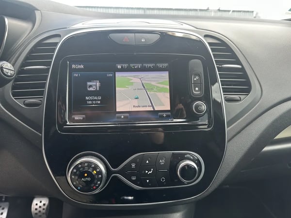 Photo de la voiture RENAULT CAPTUR dCi 110 Energy Iridium