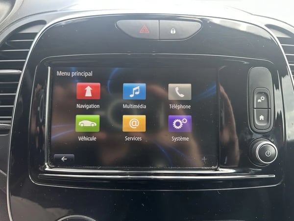 Photo de la voiture RENAULT CAPTUR dCi 110 Energy Iridium