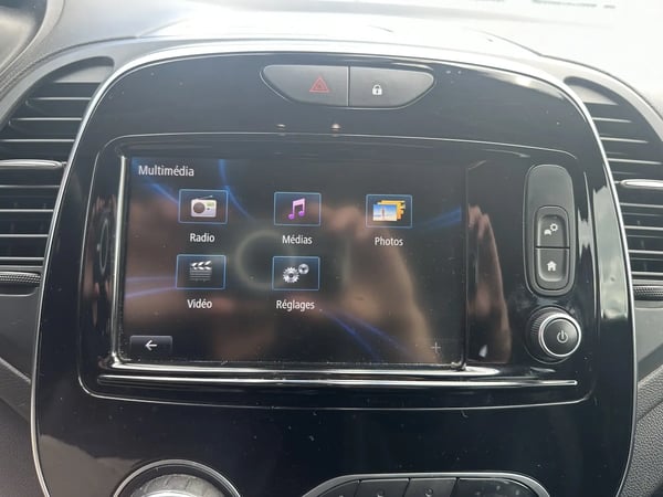 Photo de la voiture RENAULT CAPTUR dCi 110 Energy Iridium