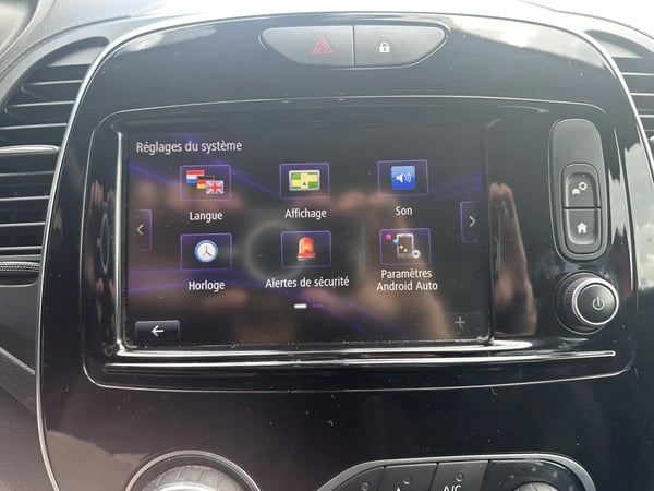 Photo de la voiture RENAULT CAPTUR dCi 110 Energy Iridium