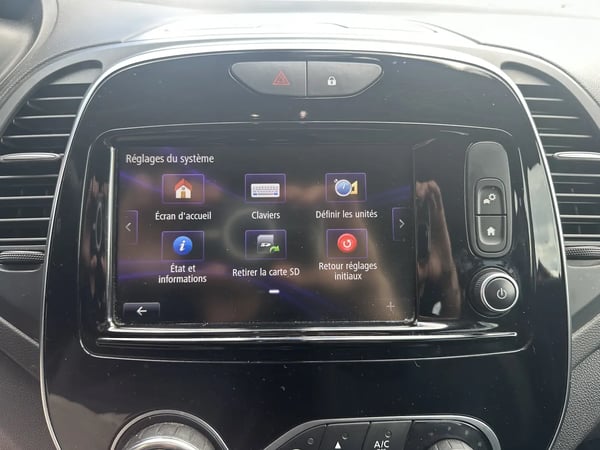 Photo de la voiture RENAULT CAPTUR dCi 110 Energy Iridium