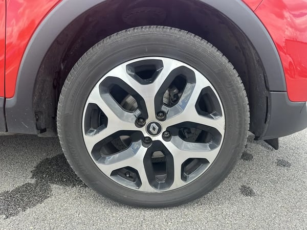 Photo de la voiture RENAULT CAPTUR dCi 110 Energy Iridium
