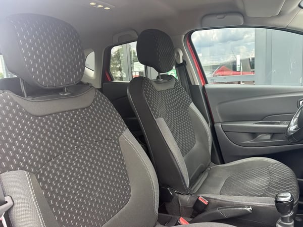 Photo de la voiture RENAULT CAPTUR dCi 110 Energy Iridium