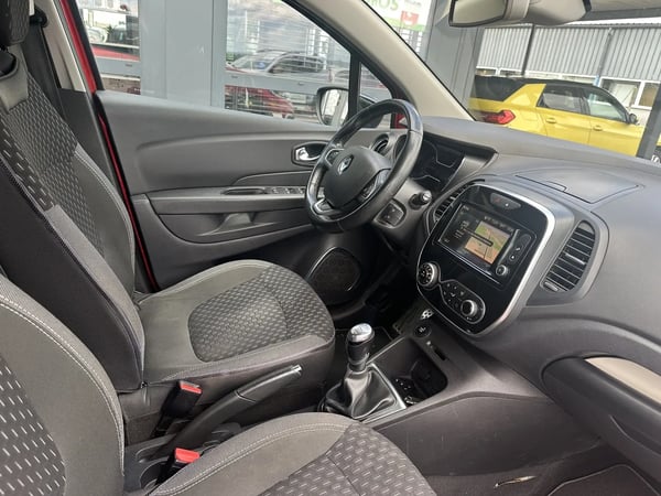 Photo de la voiture RENAULT CAPTUR dCi 110 Energy Iridium