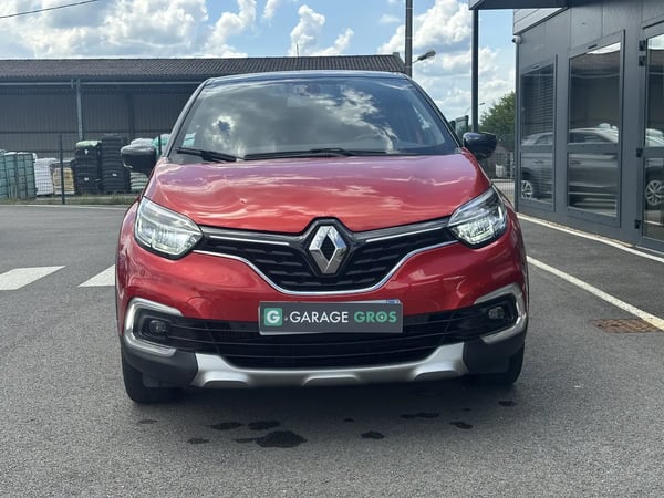 Photo de la voiture RENAULT CAPTUR dCi 110 Energy Iridium
