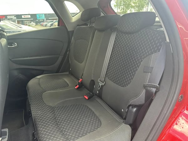 Photo de la voiture RENAULT CAPTUR dCi 110 Energy Iridium