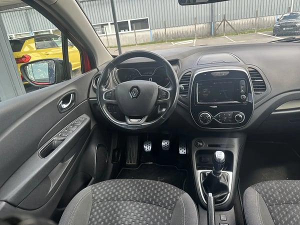 Photo de la voiture RENAULT CAPTUR dCi 110 Energy Iridium