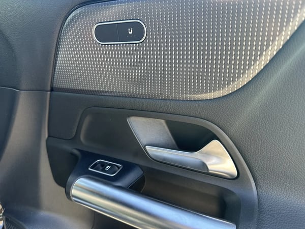 Photo de la voiture MERCEDES CLASSE B 200 d 8G-DCT Progressive Line Edition