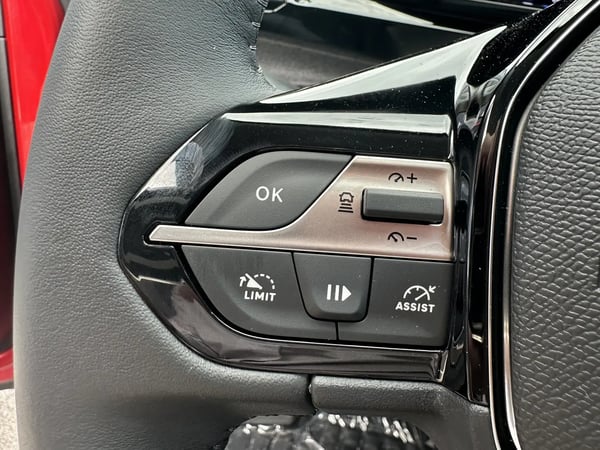 Photo de la voiture PEUGEOT 308 BlueHDi 130ch S&S EAT8 Allure