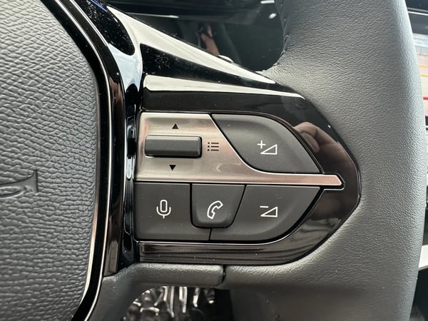 Photo de la voiture PEUGEOT 308 BlueHDi 130ch S&S EAT8 Allure