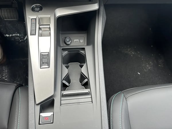 Photo de la voiture PEUGEOT 308 BlueHDi 130ch S&S EAT8 Allure