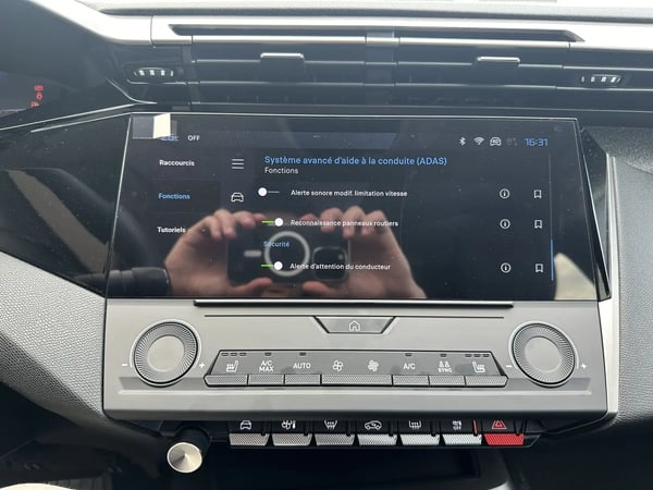 Photo de la voiture PEUGEOT 308 BlueHDi 130ch S&S EAT8 Allure