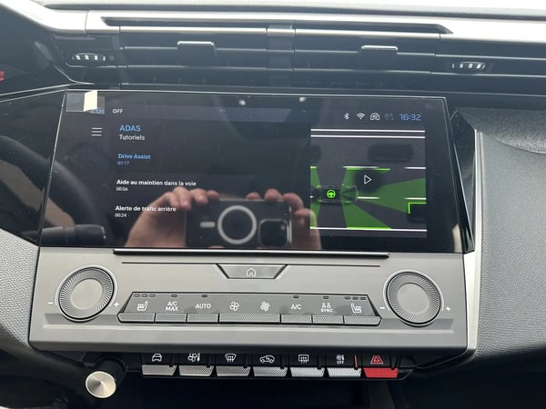 Photo de la voiture PEUGEOT 308 BlueHDi 130ch S&S EAT8 Allure
