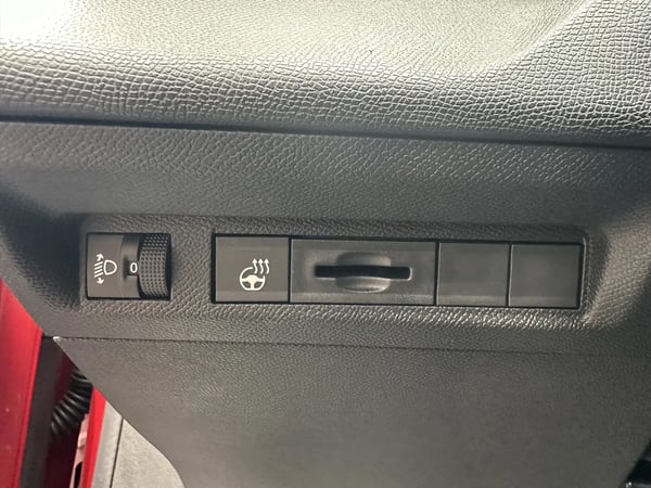 Photo de la voiture PEUGEOT 308 BlueHDi 130ch S&S EAT8 Allure
